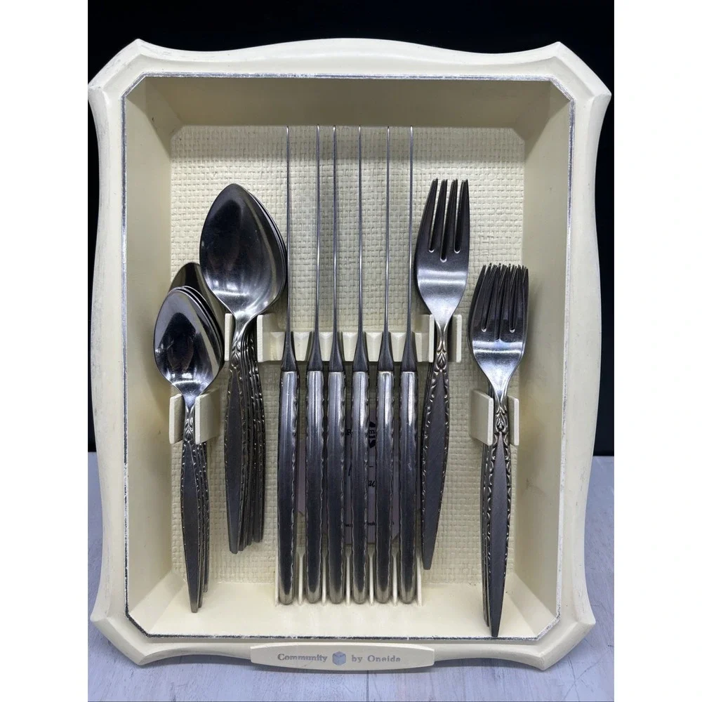 Oneida Venetia Community Stainless Flatware Set 30 piece w/tray SEE DETAILS